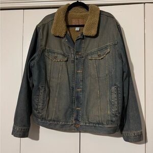 Very gently worn men’s Old Navy Sherpa lines denim jacket